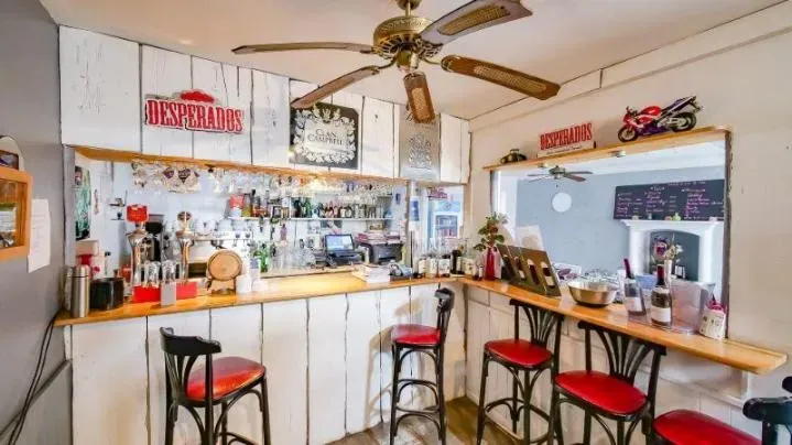 bar-restaurant près de Rouvres-Saint-Jean